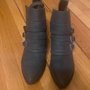Almost new beautiful short gray leather boots